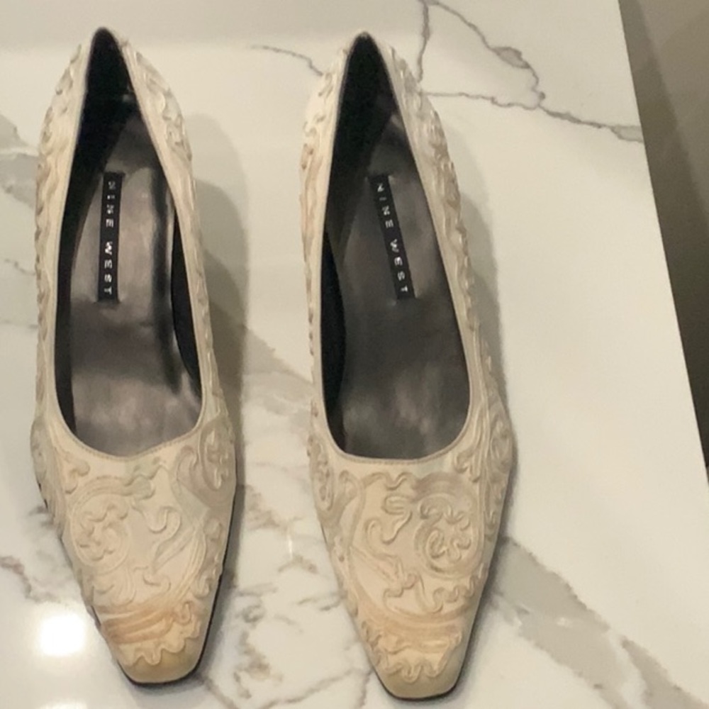 Nine West Vintage Champagne Satin Wedding pump, 7M